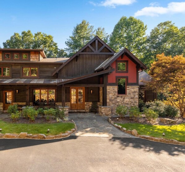 River Joy Lodge- Front View of Cabin