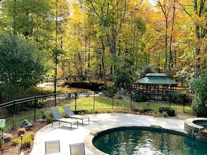 Stanley Creek Lodge - Autum Pool Time