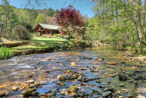 Stanley Creek Lodge - Creek View of Cabin