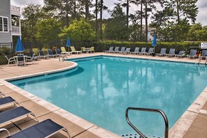 Community Amenities | Outdoor Pool