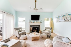 Family Room | Smart TV | Fireplace | Updated Interior | Open Floor Plan