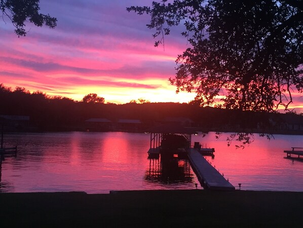 Lake Granbury and private dock are a short stroll from Treehouse