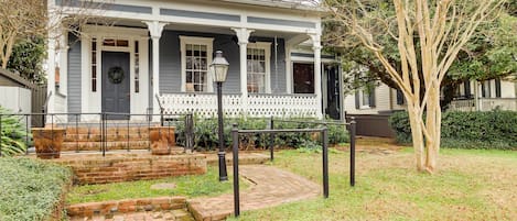 Natchez Vacation Rental | 2BR | 2BA | 1,587 Sq Ft | Stairs Required to Enter