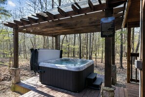 Private Hot Tub w/ Bistro Lights