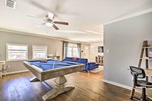 Living Room | Pool Table