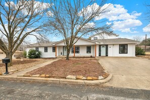 Welcome to Driftwood Retreat! This spacious 5-bedroom, 4-bath home comfortably accommodates up to 12 guests and boasts an unbeatable location—just a quick two-minute drive to historic downtown!