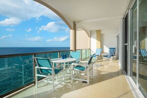 The terrace of our 7th floor apartment may just be the prime hangout spot for your group! Savor sunrises, sunsets, and ocean waves during your Mexico vacation.