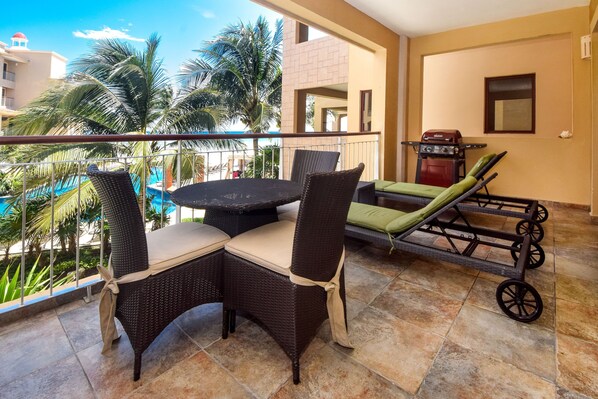 Enjoy grilling & dining on the private terrace