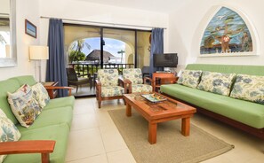 Living area with sliding doors to the terrace