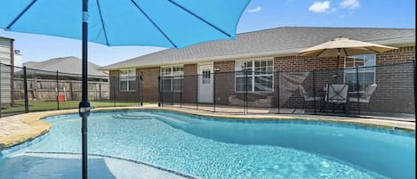 Rock Bottom: Relax by the pool & have a drink by the pool