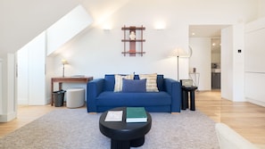 A perfect blend of style and comfort, designed for relaxation and inspiration.
#Portugal #Lisbon #AndoLiving #interiors #homedecor