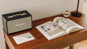 More than just a desk—a stylish setup for music, mood, and quiet inspiration. The kind of space that makes everyday moments feel curated.
#CreativeCorners #DesignMoments #LisbonStay #Portugal #PT #LovelyStay