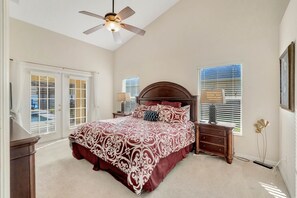 1 Master Bedroom (King Bed)