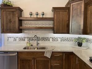 Clean and bright full kitchen