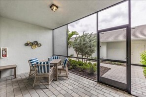 Front Lanai, View of the Garage