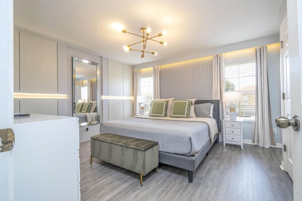 2nd Floor Master Bedroom (King Size Bed)