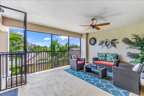 Front Entryway & Lanai (View of Garage)