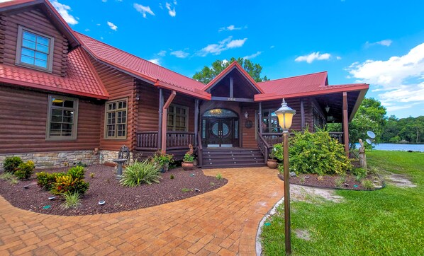 Riverview Lodge "The Jewel of the St Johns"
