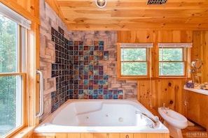 Jet tub with its own hot water tank so you have plenty of hot water.