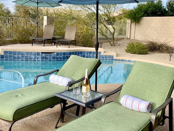 Lounge poolside!