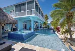 Beautiful Swimming Pool & Hot Tub