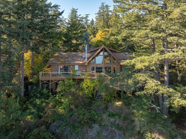 Welcome to waterfront seclusion in the San Juan Islands!