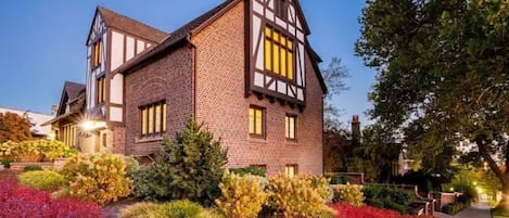 100 Year Old Renovated Luxury Downtown SLC Tudor.