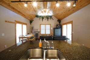 Cozy Turtle Kitchen/Great Room