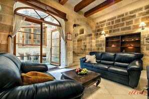 The Living Room (Reading Room)