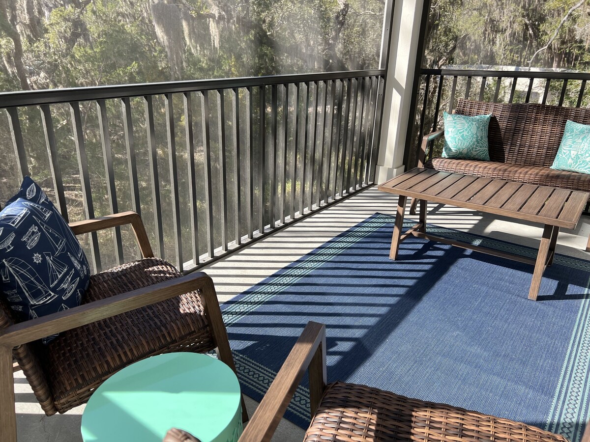 25% weekly discount! 3 BR Condo. Pool Open! Walk to Marina & Zachrys!