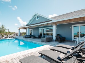 Beachfront!!!!    Infinity pool, beach cottage and hot tub.  Luxury!!!