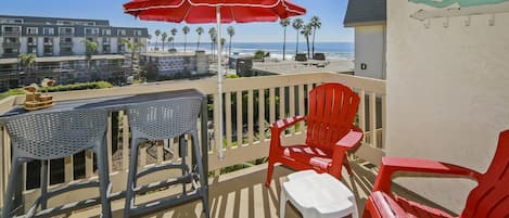 Enjoy being warmed by the sun on your south facing balcony as you sip your morning coffee or eat your breakfast.