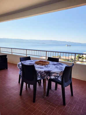 terrasse vue sur tout le golfe