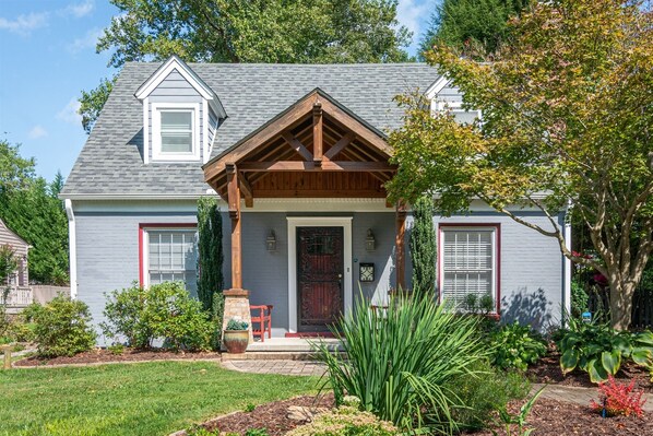Historic Blythe Cottage Downtown Hendersonville