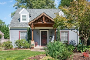 Historic Blythe Cottage Downtown Hendersonville