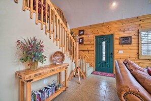 Cabin Entryway | 1st Floor | Keyless Entry