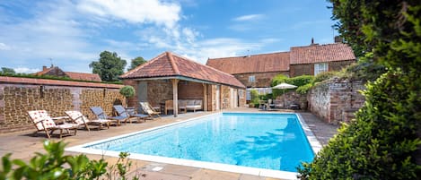 Ivy Farm, Grimston: Heated Outdoor Pool