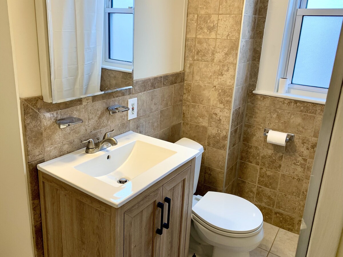 Spacious & Sunny Pet-Friendly Home in an Historic New England Lakeside Town