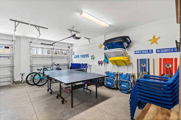 Garage - Ping Pong, Bikes, Cornhole, Bogie Boards, Beach Chairs, Umbrella, .....