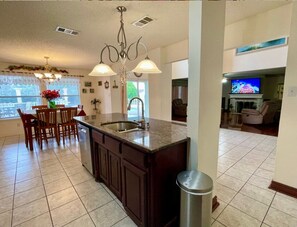 Open concept kitchen, breakfast area, entretaiment room.