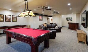 Great game room or extra space for Air mattresses or for having large meeting
