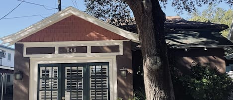 Front cottage entrance.