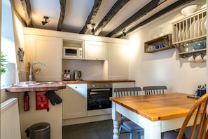 Low Nook Cottage - Broughton-In-Furness - Kitchen