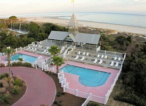 Coast Cottages pools, pavilion & beach access