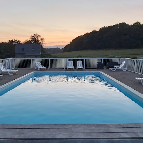 Piscine 6x12 m
Ouverte de 10H à 20H
Juin à Aout : chauffée à 23°