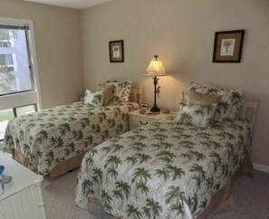 Spacious 2nd Bedroom with 2-Twin Beds