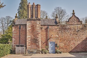 exterior - Lakeside Cottage - Cheshire cottages