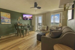 Welcome to Mountain Lodge 376!  Breathtaking mountain views await you from the new deck!