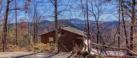 Epic Mountain Views and semi secluded