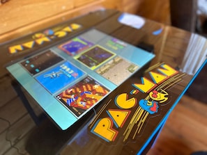 2 Player arcade Machine w/ stools & over 50 games